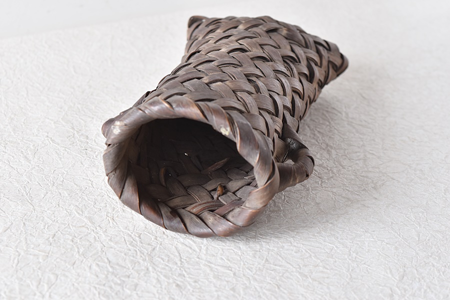 山葡萄の掛け花籠 - 生活骨董と古布のアンティークショップ antique TANTRA