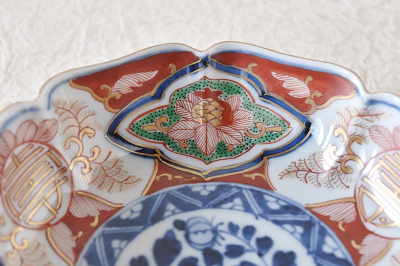 大聖寺伊万里 牡丹と壽紋 輪花型膾皿 - 生活骨董と古布のアンティーク