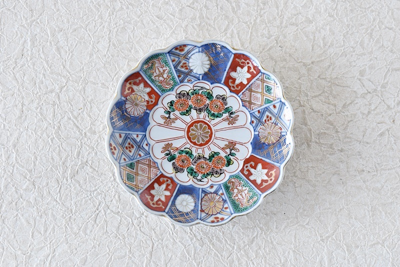 大聖寺伊万里 色絵 奇玉宝鼎之珍 菊型 小皿 4寸皿 - 生活骨董と古布の