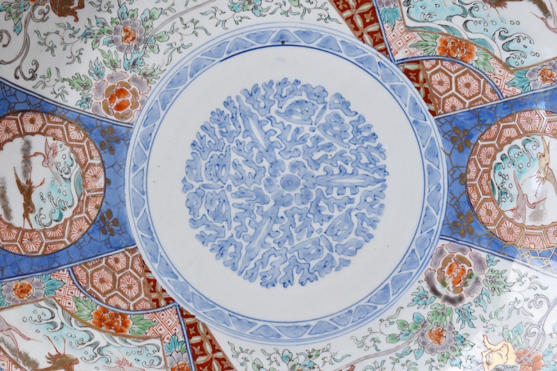 伊万里 色絵 唐獅子牡丹 波に鶴 46㎝ 大皿 - 生活骨董と古布の