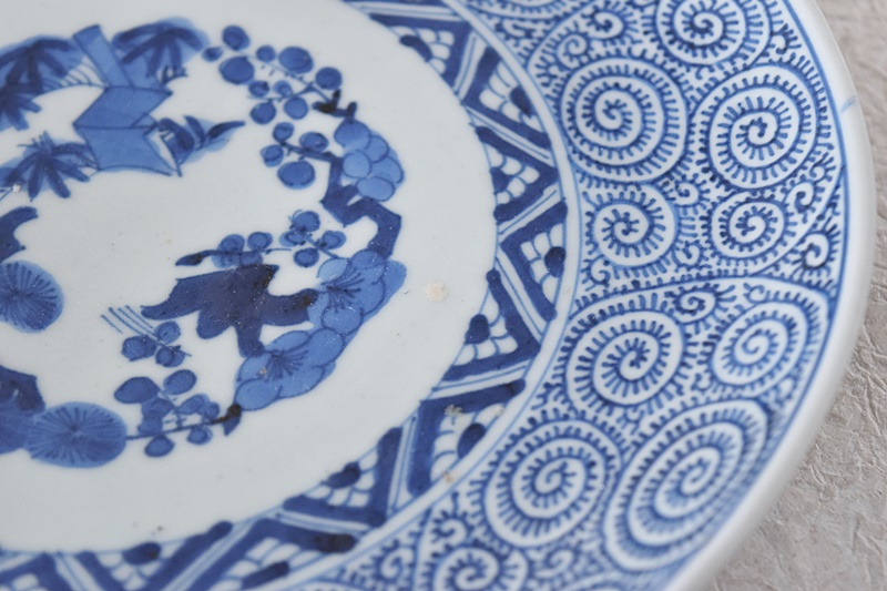古伊万里 染付 蛸唐草 松竹梅 成化年製文 八寸皿 - 生活骨董と古布の