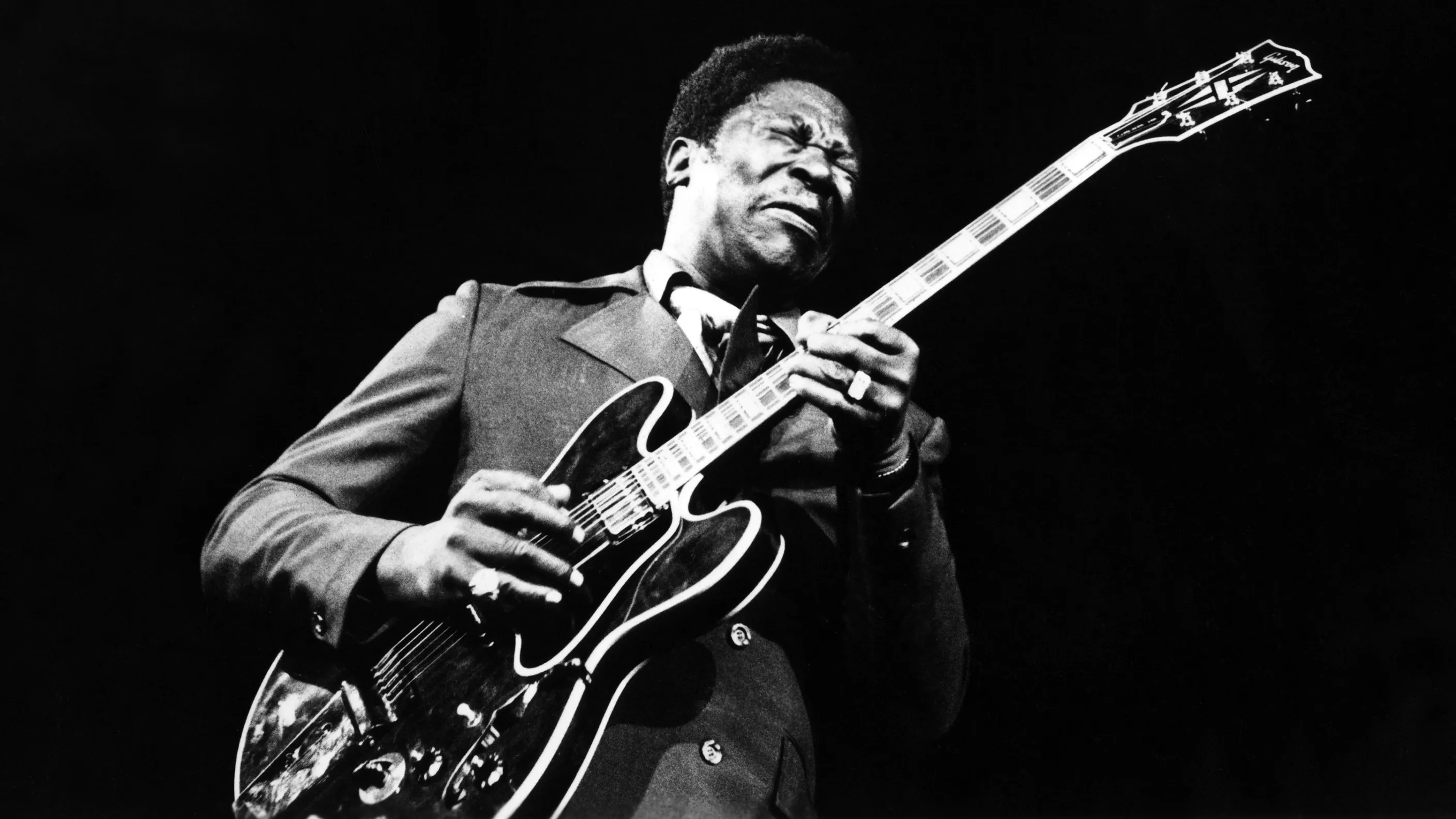 ブルースの王様」ギタリストのB・B・キング氏死去－89歳 - Bloomberg