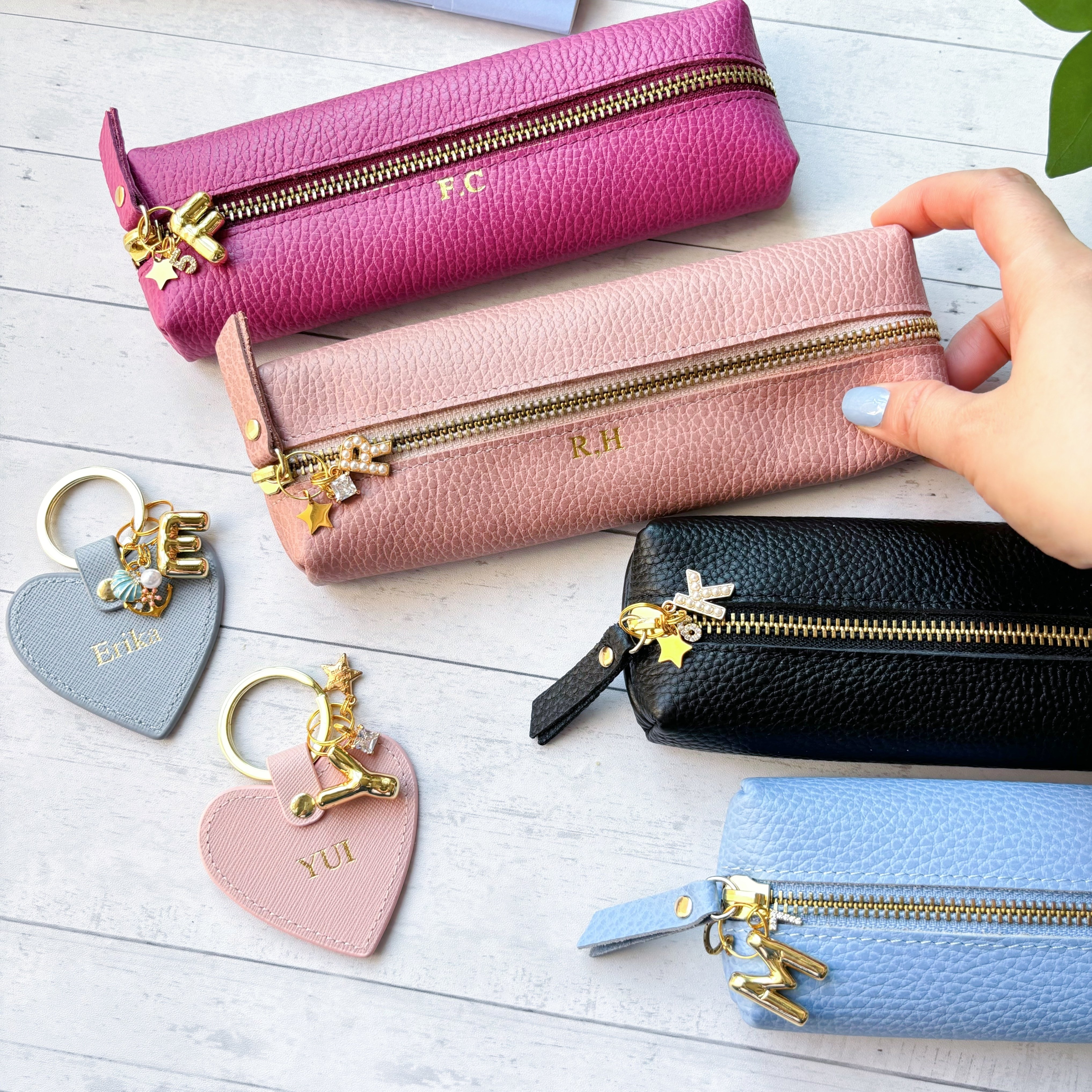 おすすめギフト＞オーダーメイドのレザーペンケース｜デザイン会社が