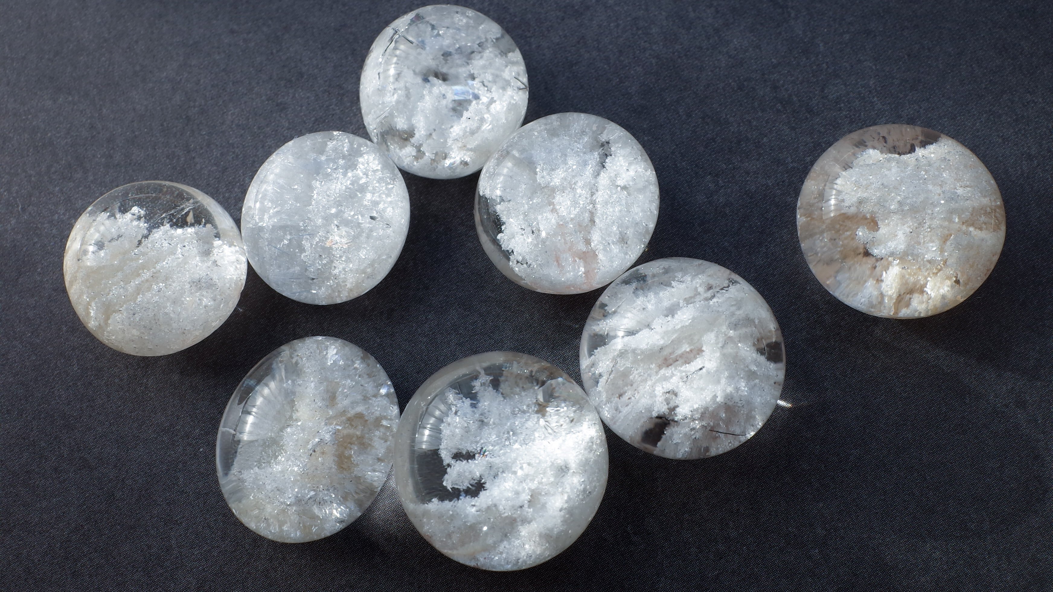 ホワイトガーデンクォーツ』 という雪のような天然石の魅力｜MOEMI