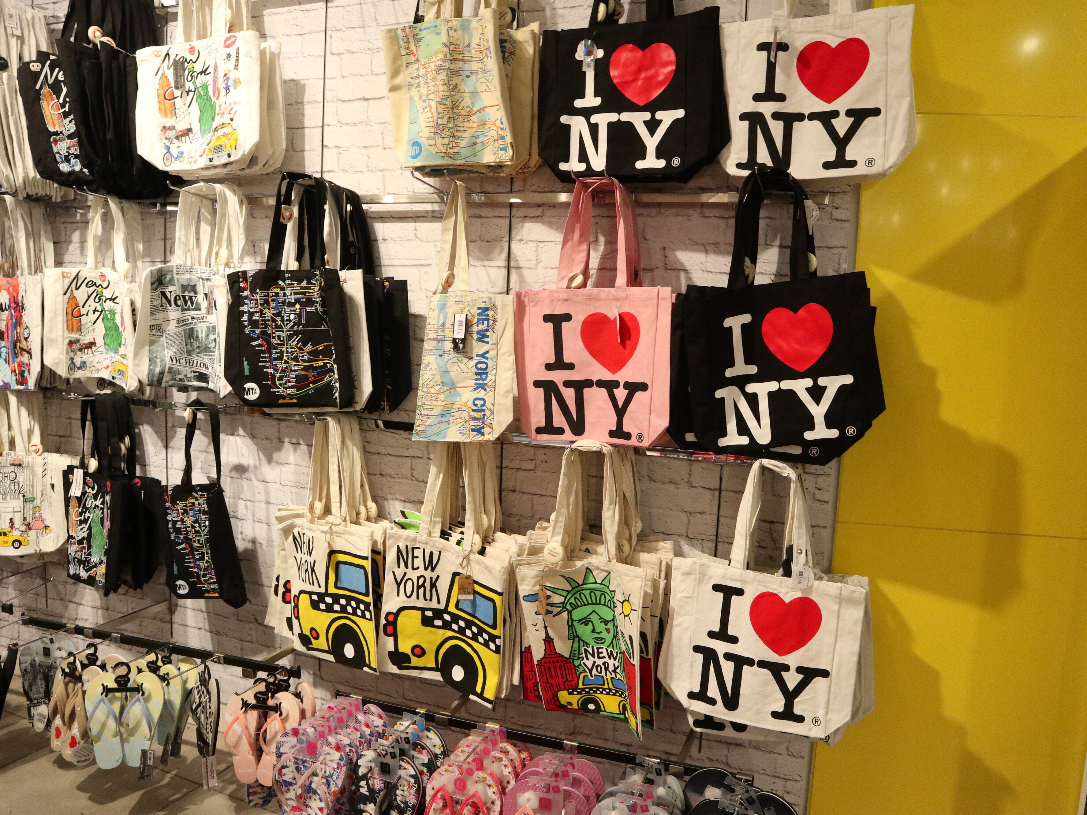 New York】超ベタなニューヨーク土産の宝庫！「I❤️NY GIFTS」へ