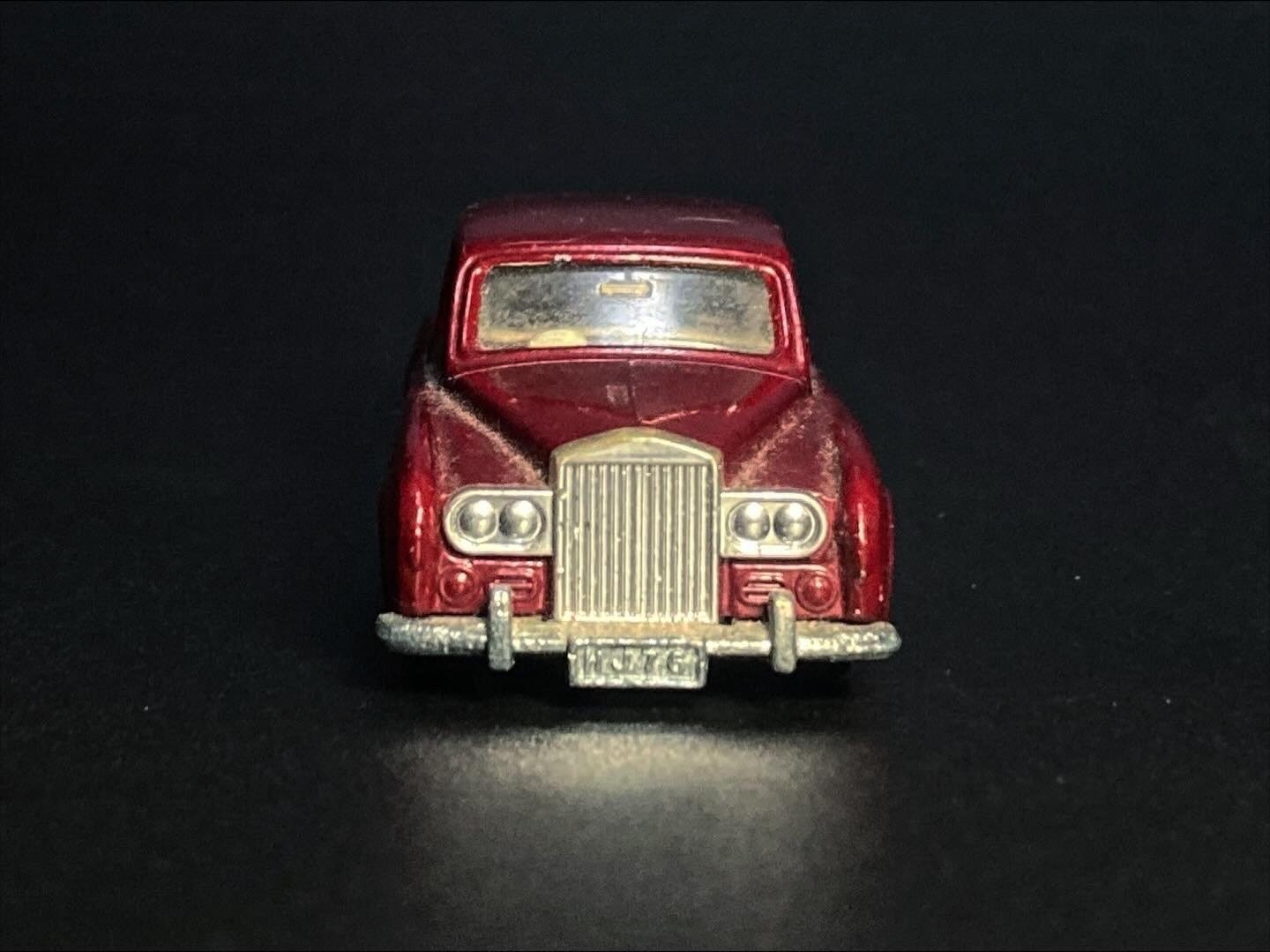 昭和トミカ】ロールスロイス ファンタムⅥ──手のひらの上の“王室の