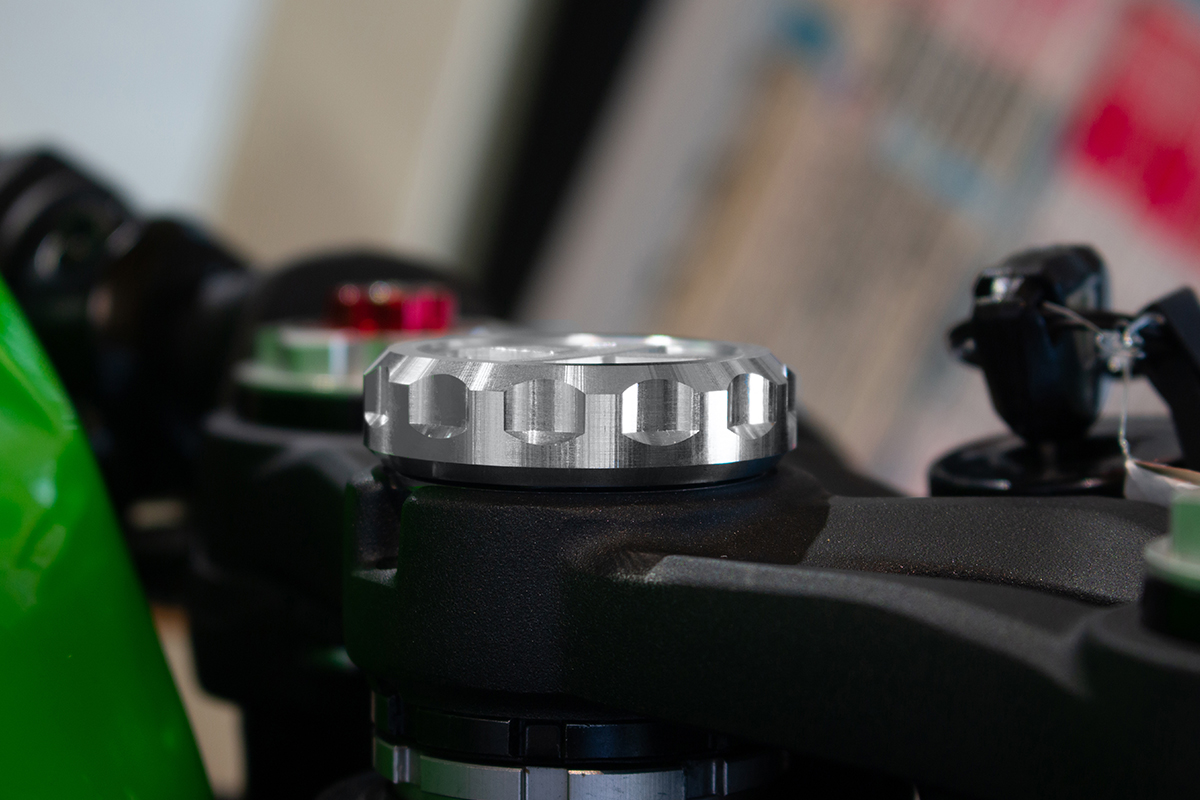 ≪ZX-25R専用 ステムトップキャップ の開発≫ | 開発情報 | ARCHI