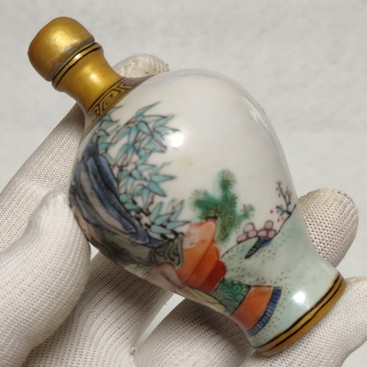 舶来品 中国古磁 粉彩 手絵 春宮 枕絵図 鼻煙壺 薬瓶 清代白玉斎在銘