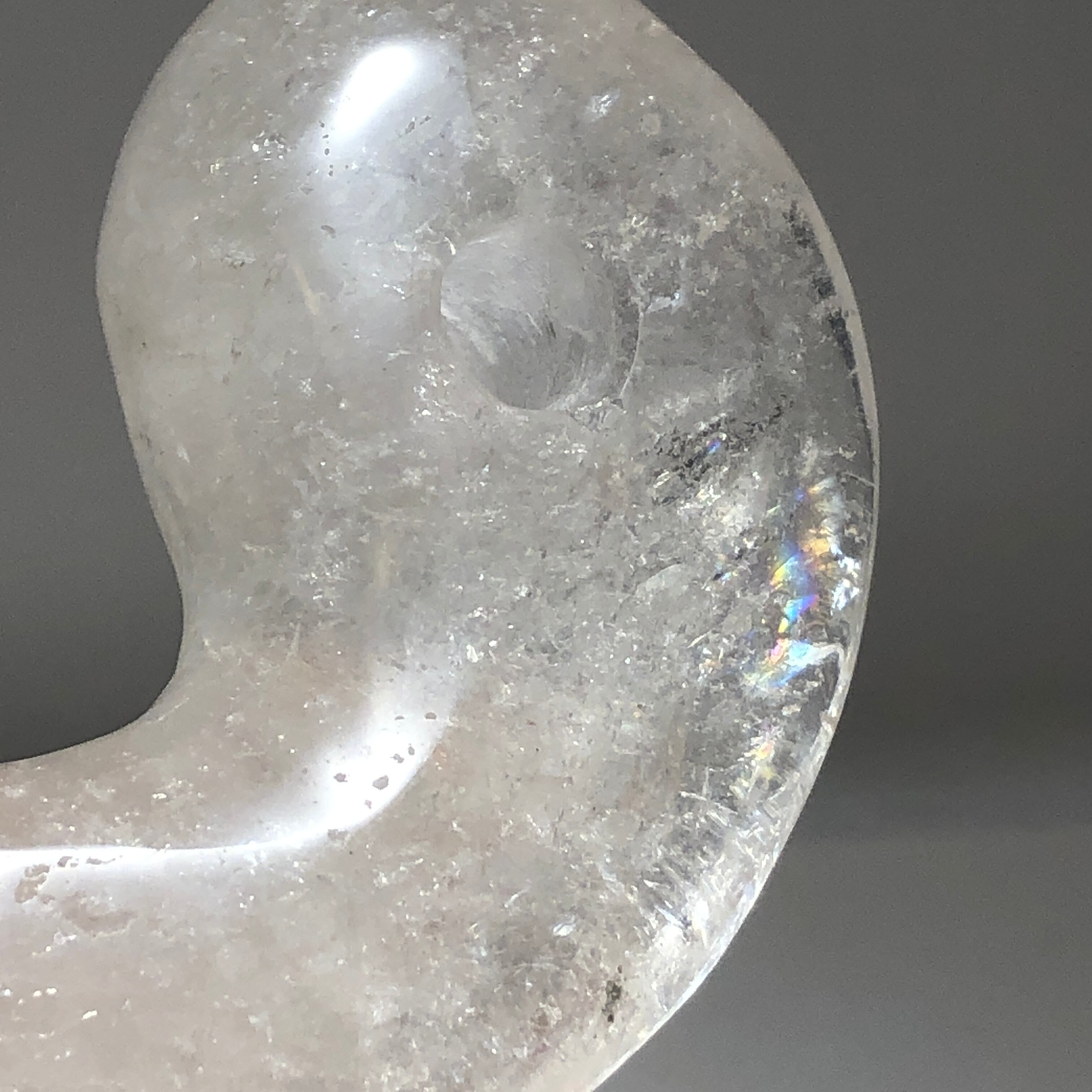 h476d】台座付き水晶勾玉 箱セット | まがたまや雲玉