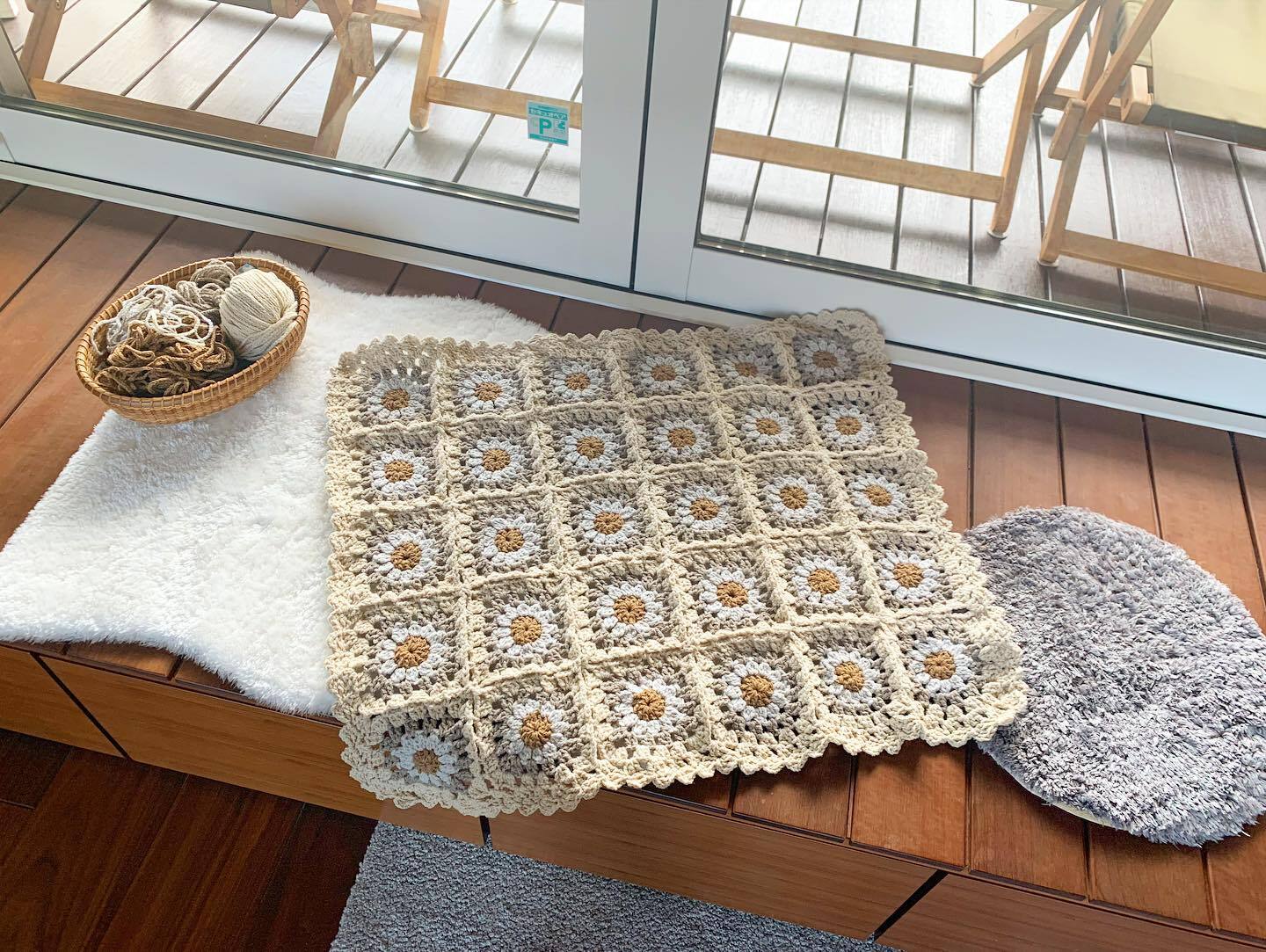 sawada itto×Jul Knittingコラボ・モチーフ編みのブランケット | ［hus