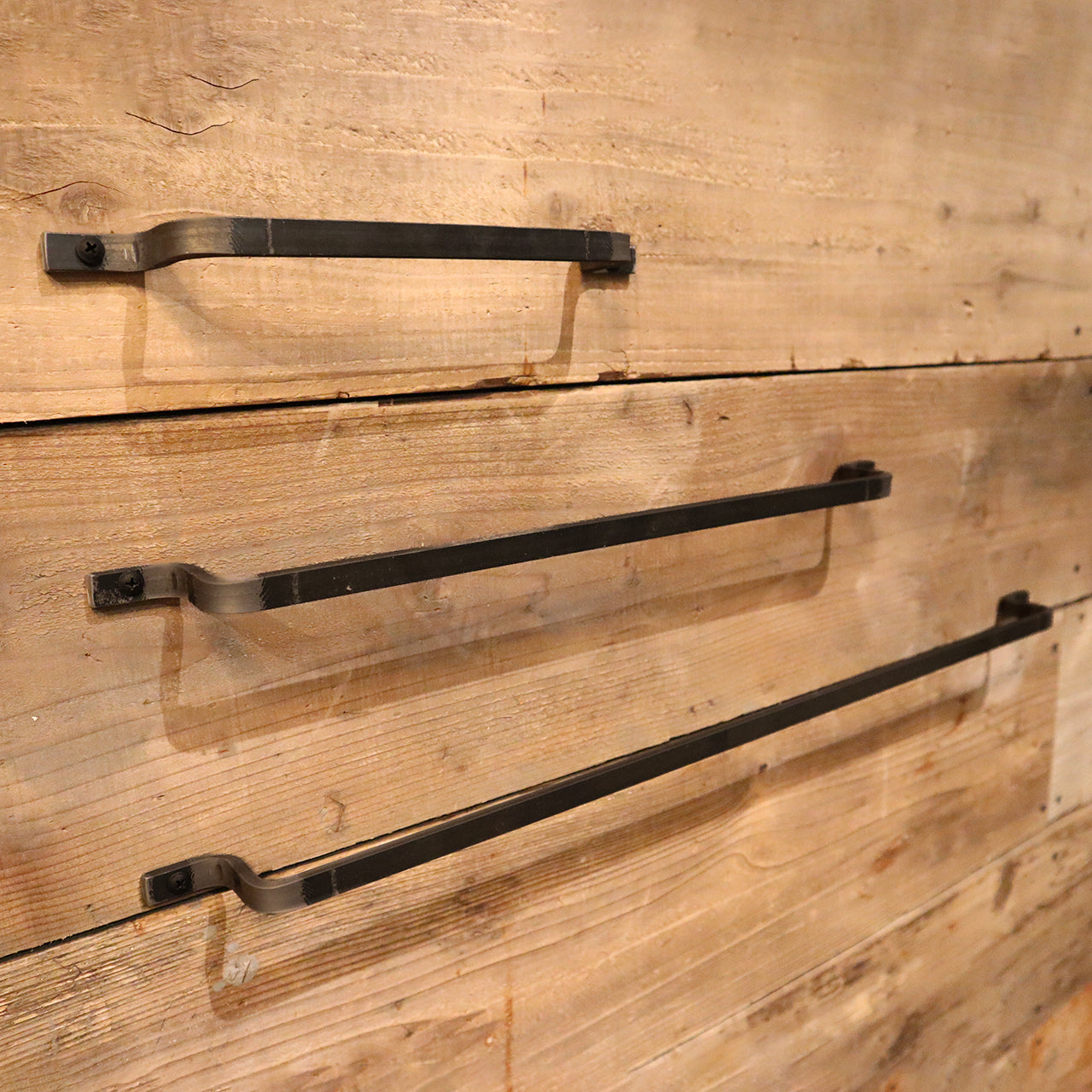 アイアンバーハンガー | オーダーメイドのアイアン家具を中心に数多く