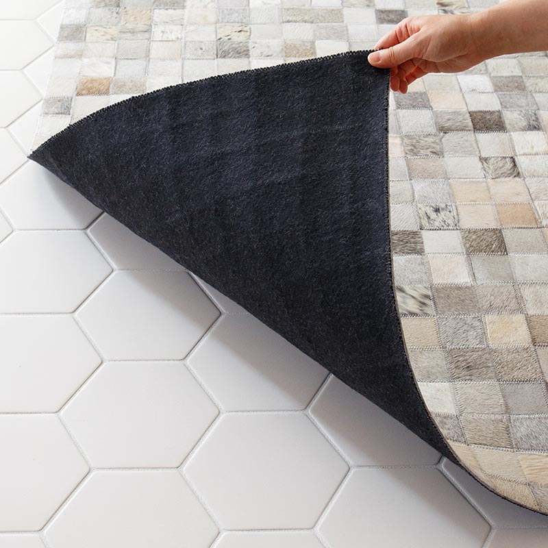 上質カウレザー] パッチワークのカウハイドラグ グレー / UC672 | ボー