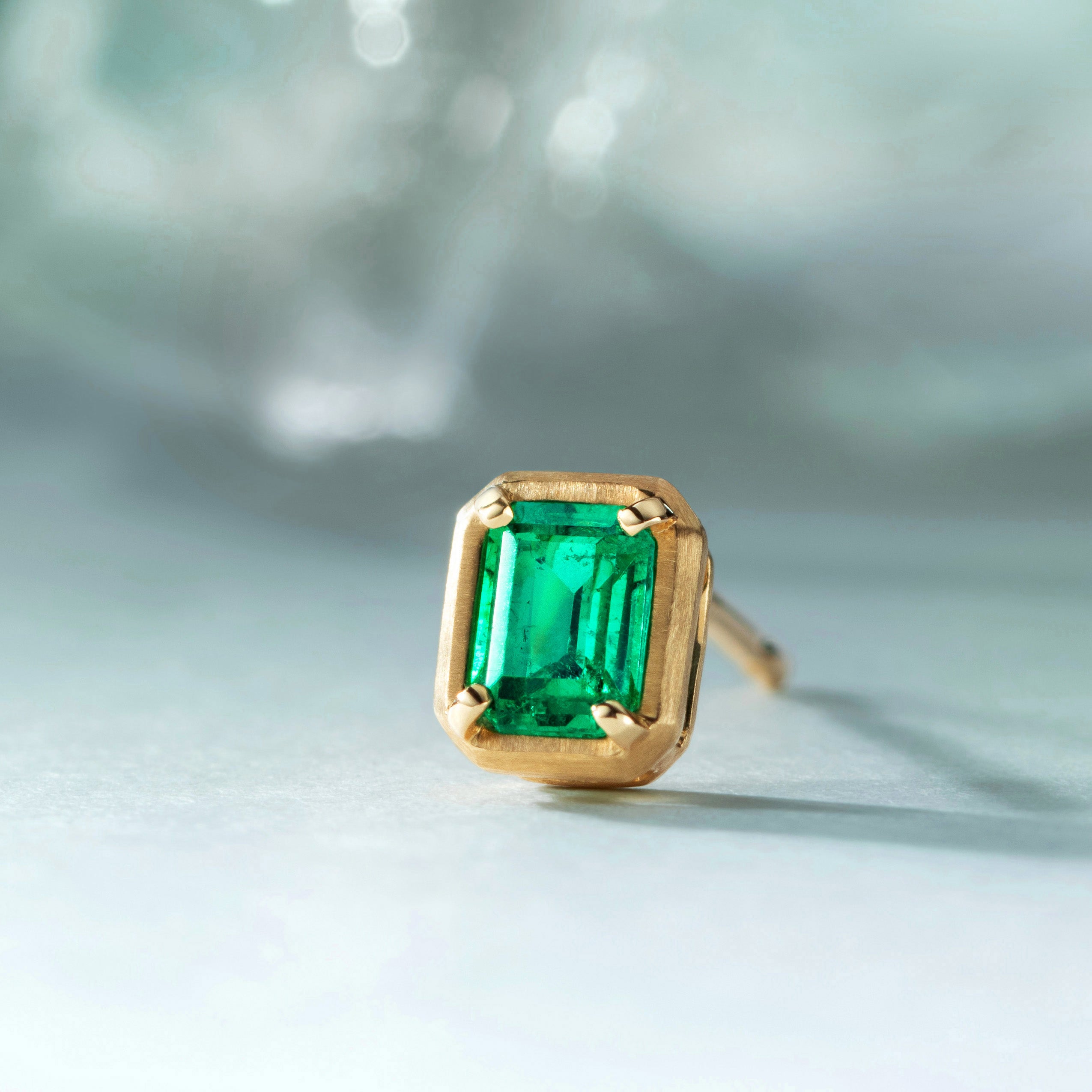 ビズー公式】エメラルド(コロンビア産) K18/K10ピアス(片耳)・セルマン