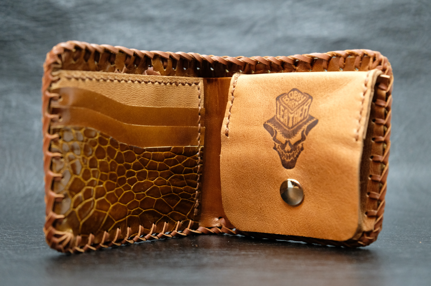 まさに”縁起”の良さそうな”海亀”の二つ折り財布（エキゾチックレザー