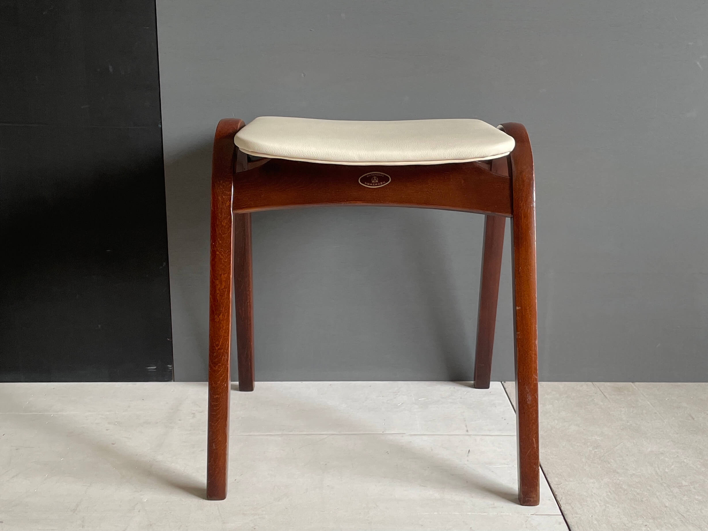 No.10106F「秋田木工スツール〈No.202〉本革/ホワイト：剣持勇」SOLD