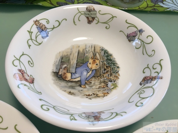 ウェッジウッドのピーターラビット柄食器、復刻版「グリーンライン