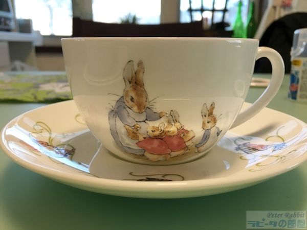 ウェッジウッドのピーターラビット柄食器、復刻版「グリーンライン