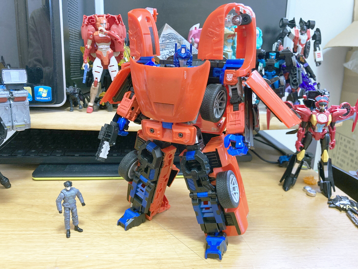 赤い！デカい！速い！『オプティマスプライム(オルタネーターズ