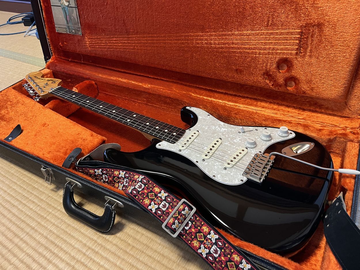 ブラックローズ ストラト マーシャルにインプットしてかき鳴らすの巻