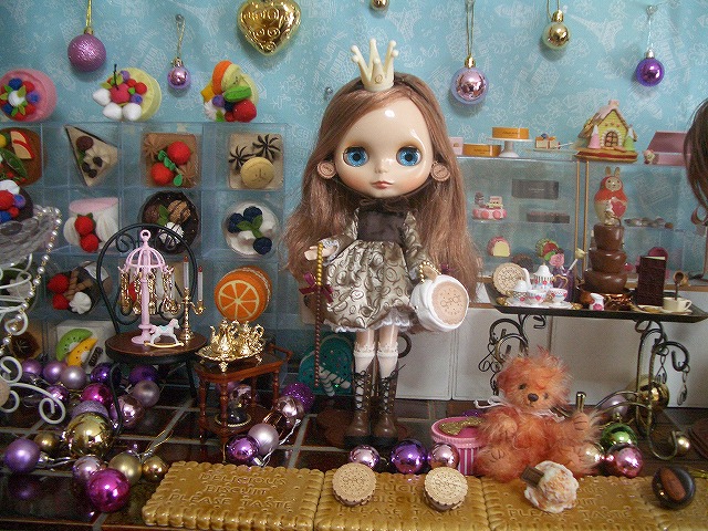 ブライス プリンセスミルクビスケット ドゥ キューポット と お菓子食