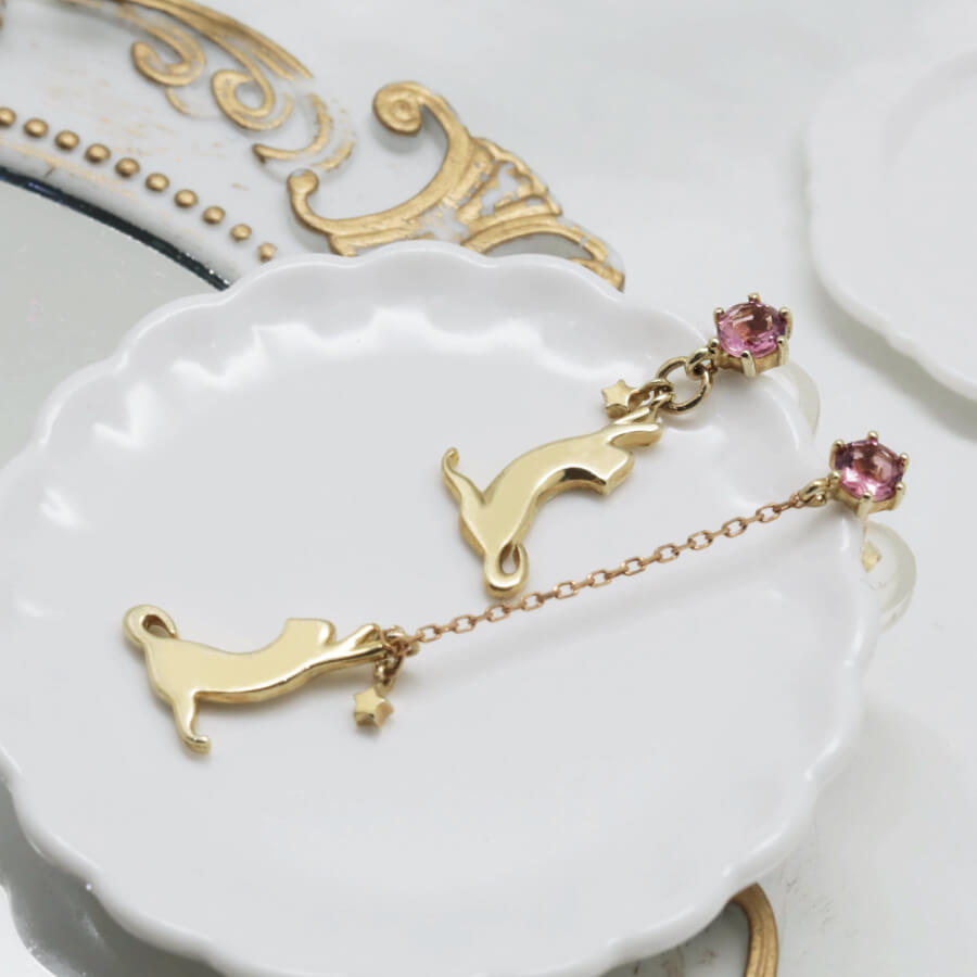 アシンメトリー猫ピアス 誕生石で遊ぶねこ | Cattonオンラインショップ
