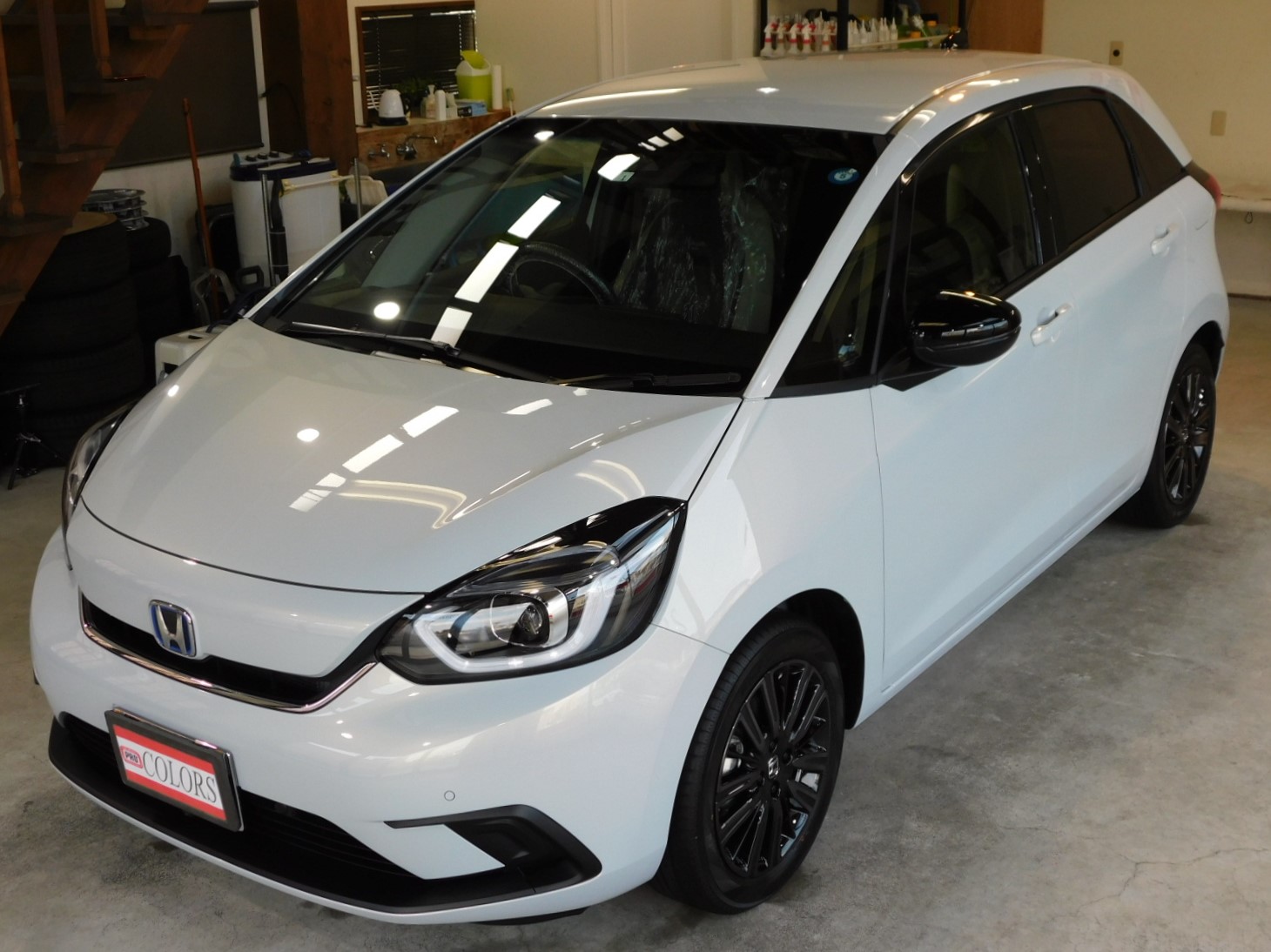 プレミアムサンライトホワイトのフィットです。 | CAR BEAUTY PRO COLORS