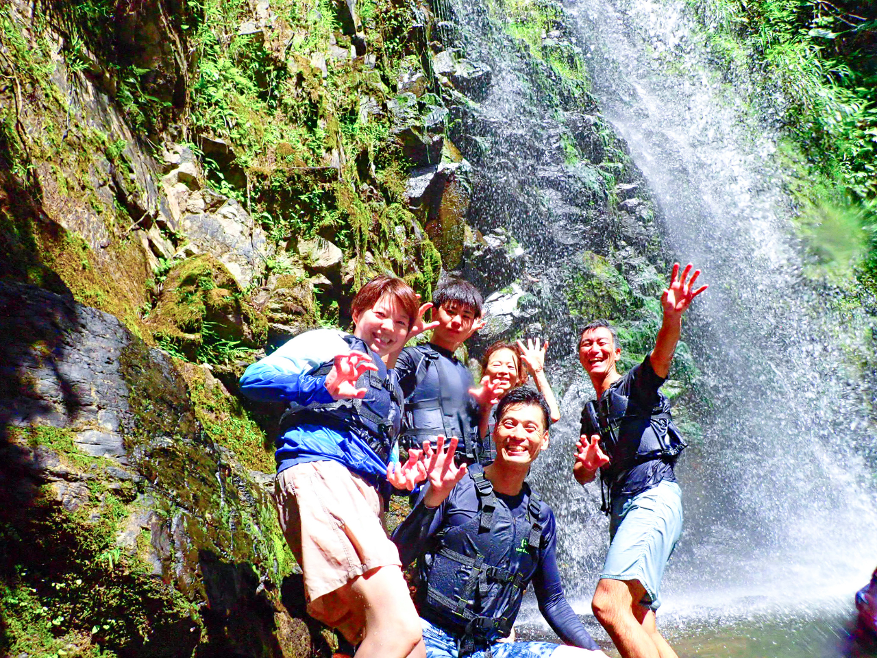 やんばる(大宜味村)開催／ター滝／約3時間】リバートレッキング！冒険