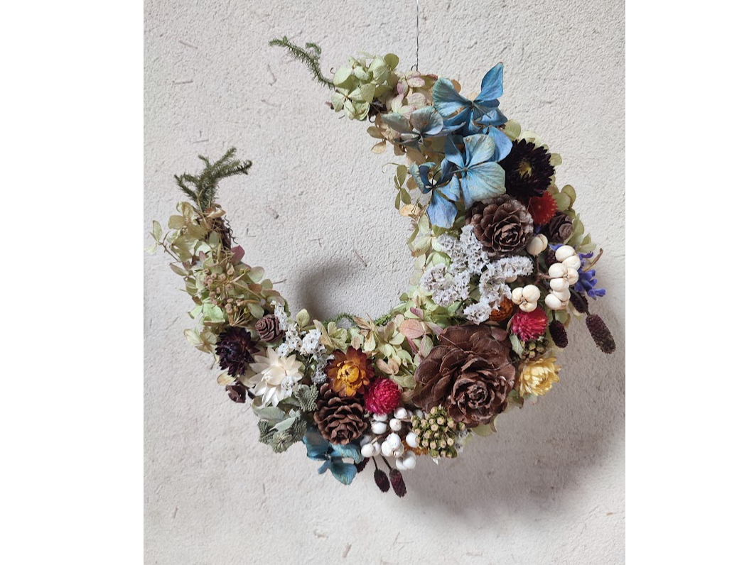 ドライフラワーで三日月型のリースをつくろう♪/ナチュラルガーデン南