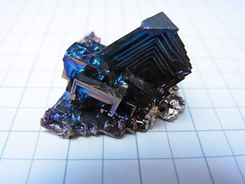 きらきら輝くビスマス結晶G | iichi 日々の暮らしを心地よくする