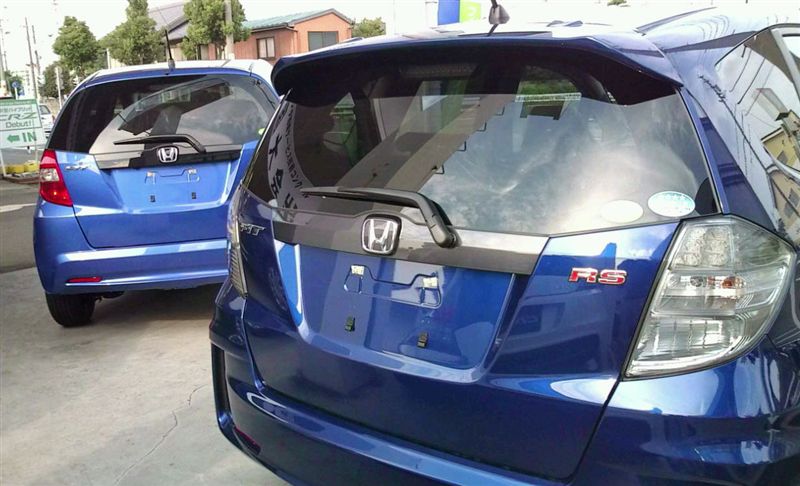 フィットのボディカラーで似た色が並んでました｜CCD-sanのブログ