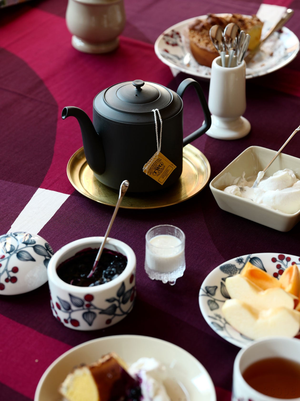 【新品】SCOPE Slowpe Slice ワイン 190cm テーブルクロス SCOPE】Slowpe 'Slice' - saponica