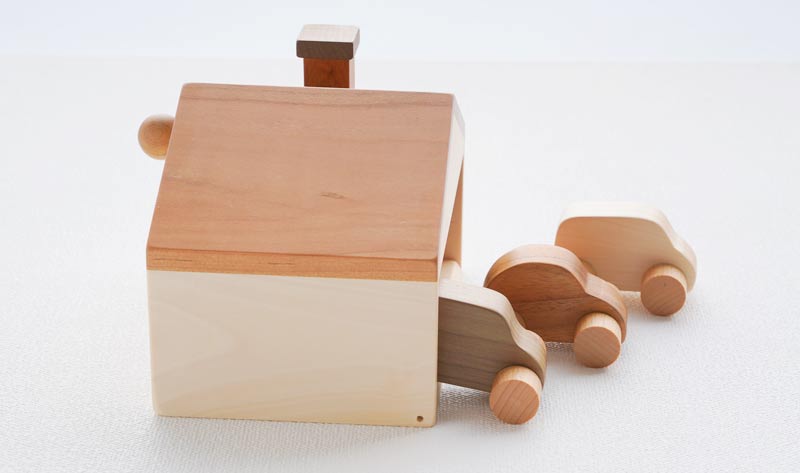 車が飛び出す木のお家 – なかよしライブラリー