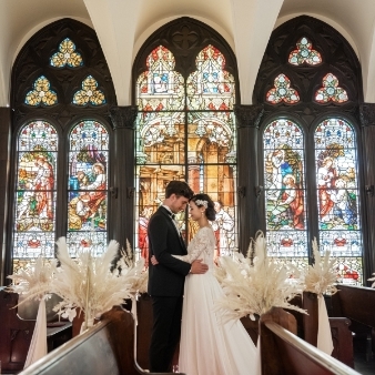 セント・ラファエロチャペル御堂筋のチャペル(200年のアンティーク