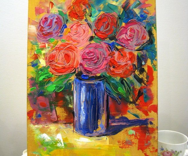 ラトビア 金色の背景の壁の装飾に描かれた抽象的なバラの花の厚塗りの