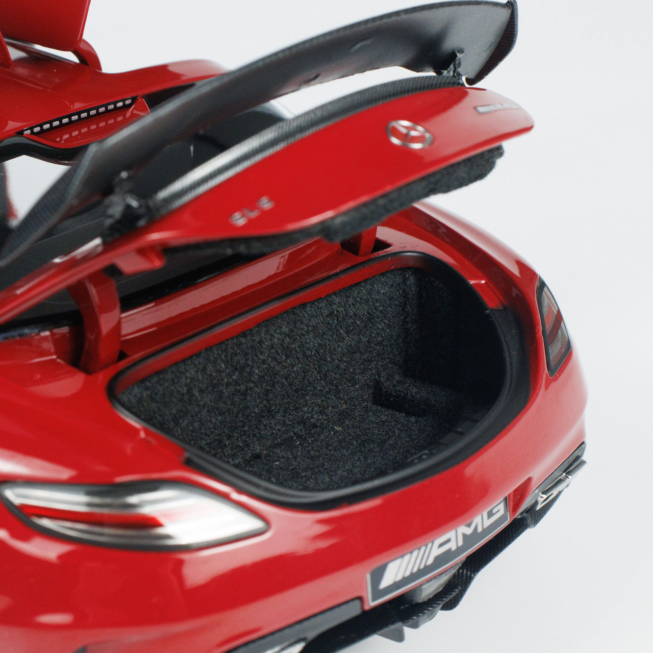 1/18 Minichamps Mercedes-Benz AMG SLS Black Series (Red) Diecast