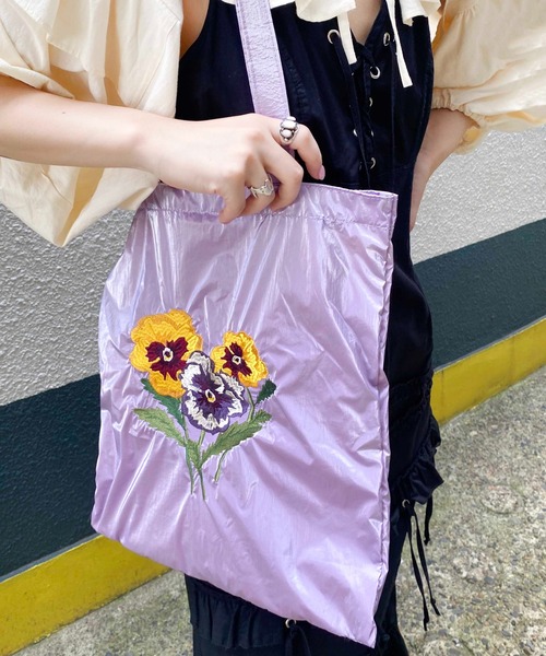 Casselini（キャセリーニ）の「Casselini(キャセリーニ)フラワー刺繍