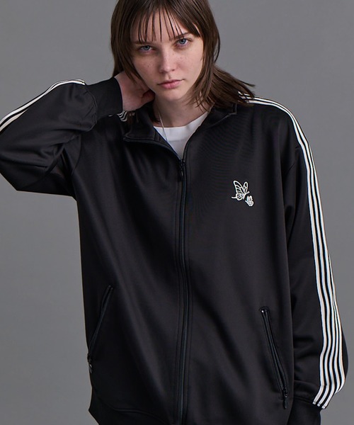 セール】'WEB限定' ビッグシルエット ワンポイント刺繍 袖ライン