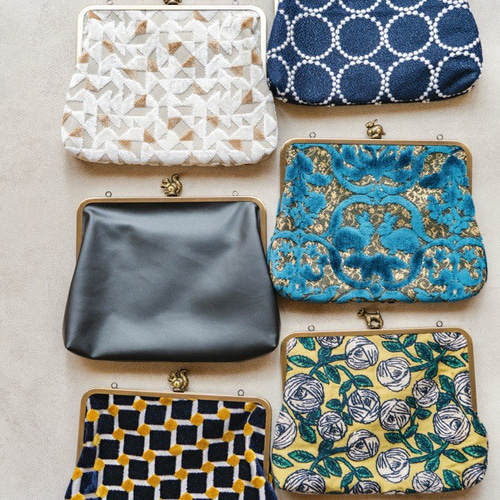 診察券や医療証もすっきり収納｜ショルダー対応のがま口母子手帳ケース