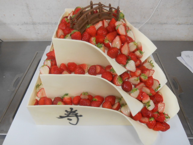 三段ケーキ | つくば市研究学園のケーキ屋ガトープーリア