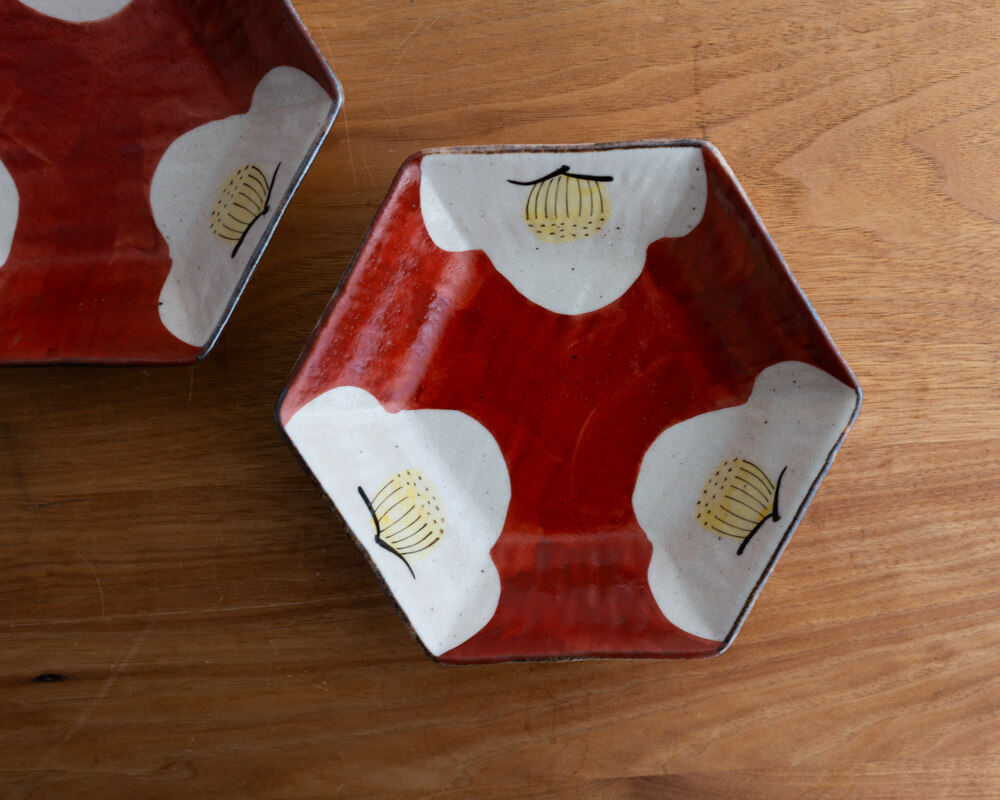 無鉛手描き赤ダミ椿 六角鉢 | cocochi ｜ 家具と服と暮らしの店｜静岡