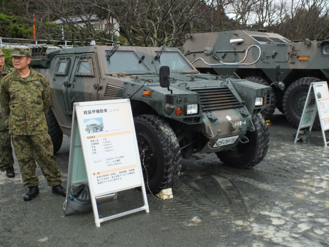 ミリタリーパジェロ、HUMVEE（ハンビー）をこの手で弄ぶ！【京商