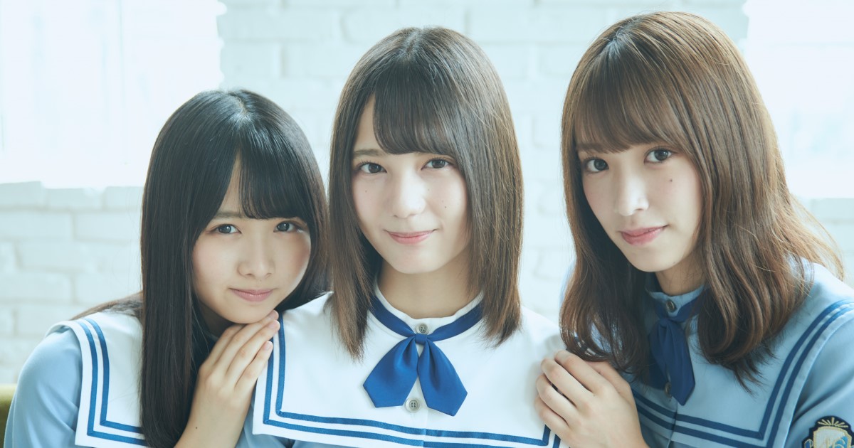 日向坂46の佐々木久美さん、小坂菜緒さん、上村ひなのさんサイン入り