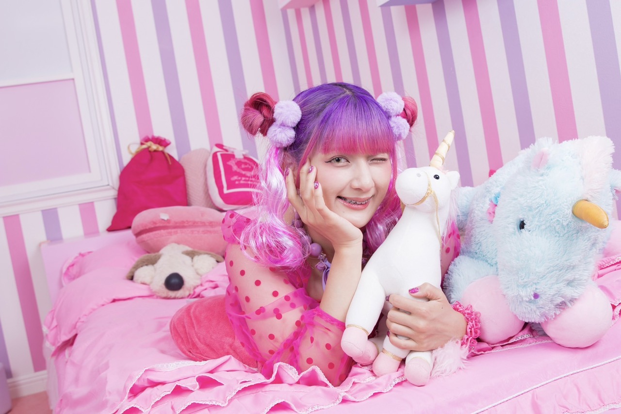 キッズが夢中の原宿系動画クリエイター、しなことのコラボレーション