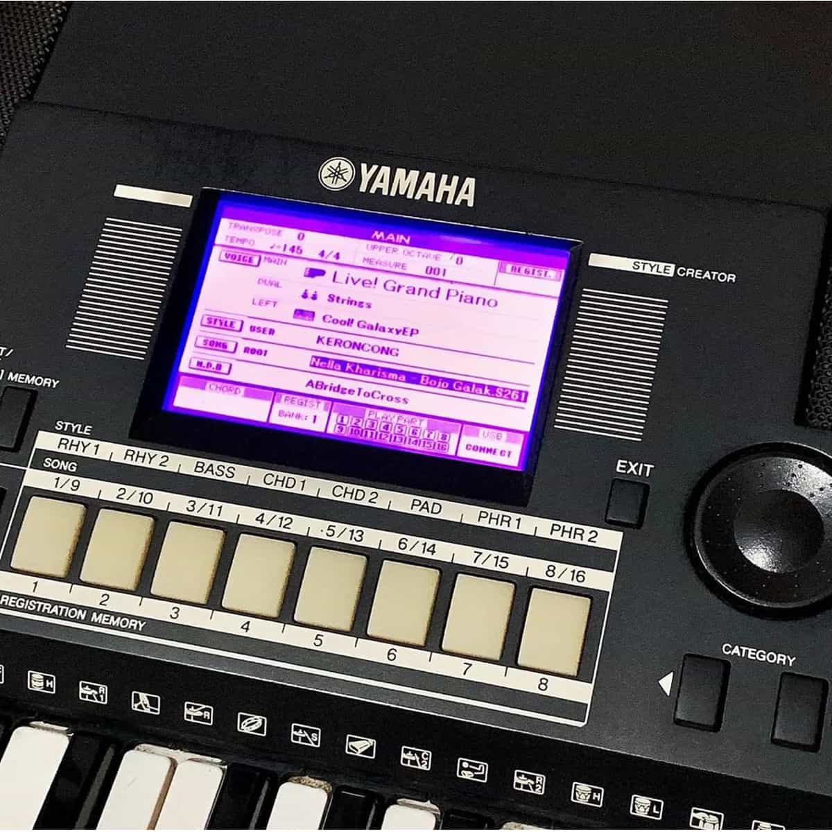Neatly Used PSR S550 Yamaha Keyboard - Dekings Musicals
