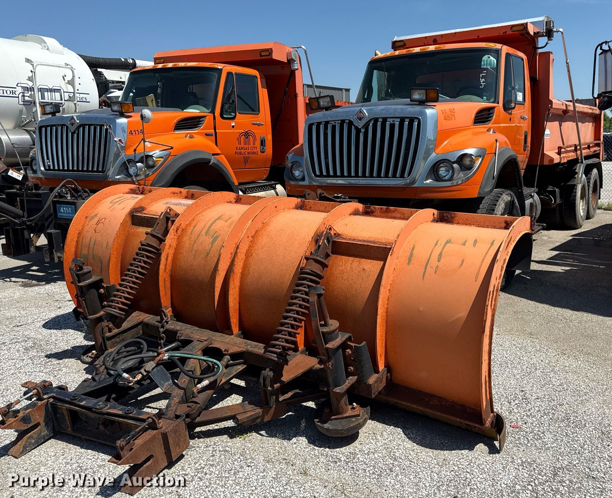 2009 International WorkStar 7600 dump truck in Kansas City, MO