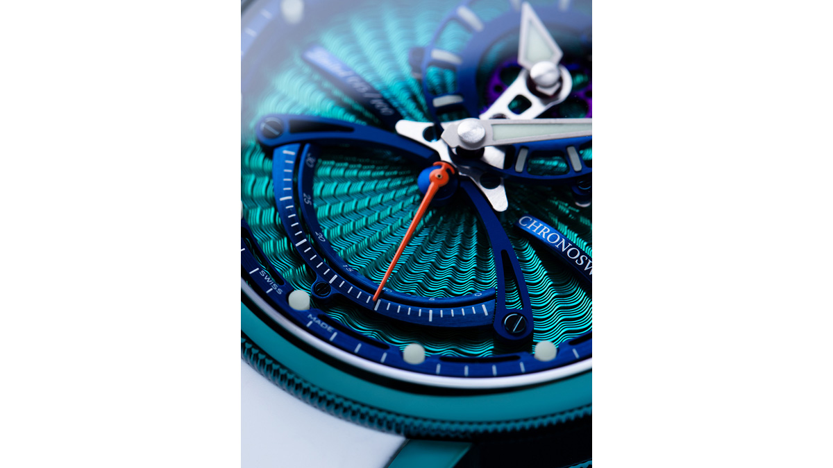 蛇のように妖しく美しいデザインが印象的なクロノスイスの限定モデル