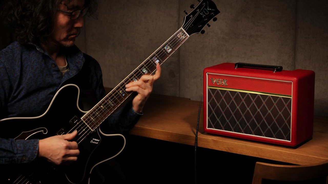 VOX Pathfinder10に 限定カラー レッド、クリームが登場！