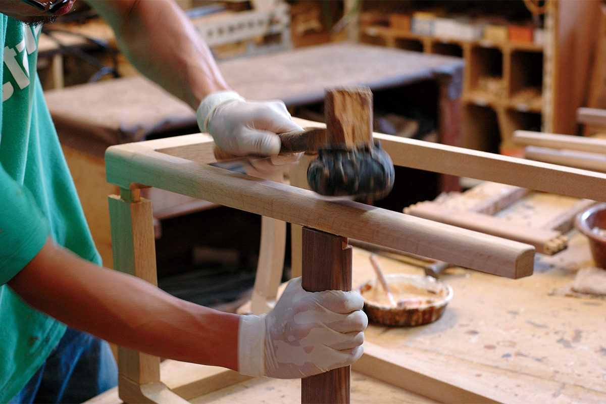 徳島県《宮崎椅子製作所》職人技と機能美をあわせ持つオンリーワンの