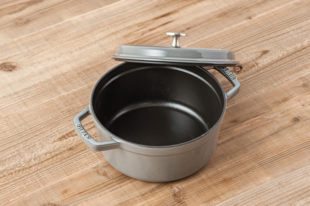 新品　ストウブ Staub ピコ　ココット　ラウンド　グレー　22㎝ Staub（ストウブ） ピコ ココット ラウンド 20cm 鋳物 ホーロー 鍋