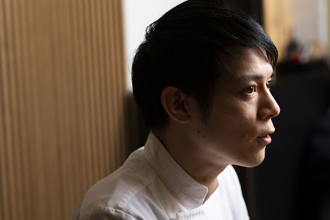 四季を感じながら、カウンターで楽しむ小皿中華。炎をあやつる山本雅